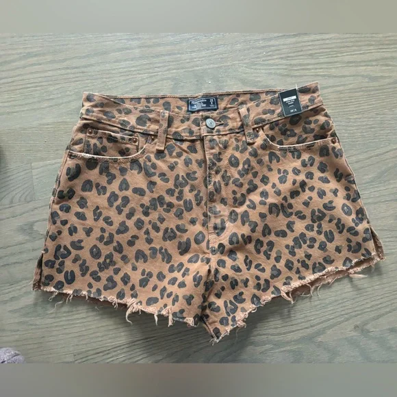NEW Abercrombie & Fitch Annie Cheetah print high rise shorts women’s size 6 - Picture 2 of 4